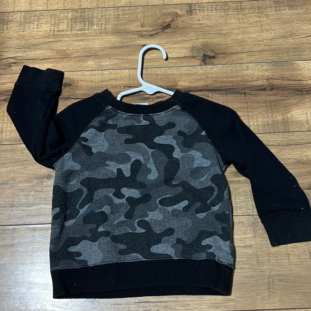 Koala kids 12-18M black and camo long sleeve shirt,